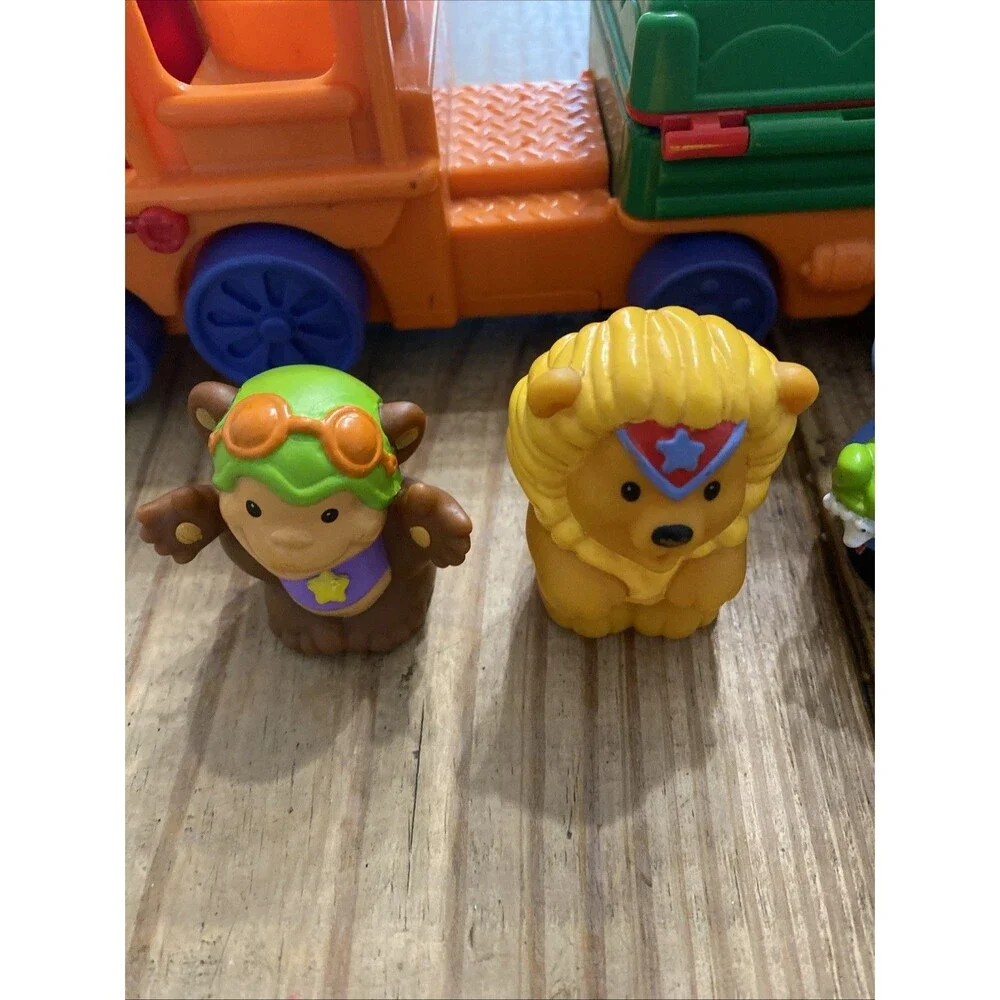 Fisher Price Little People 1998 Circus Train Motorized Carnival W/ Figures